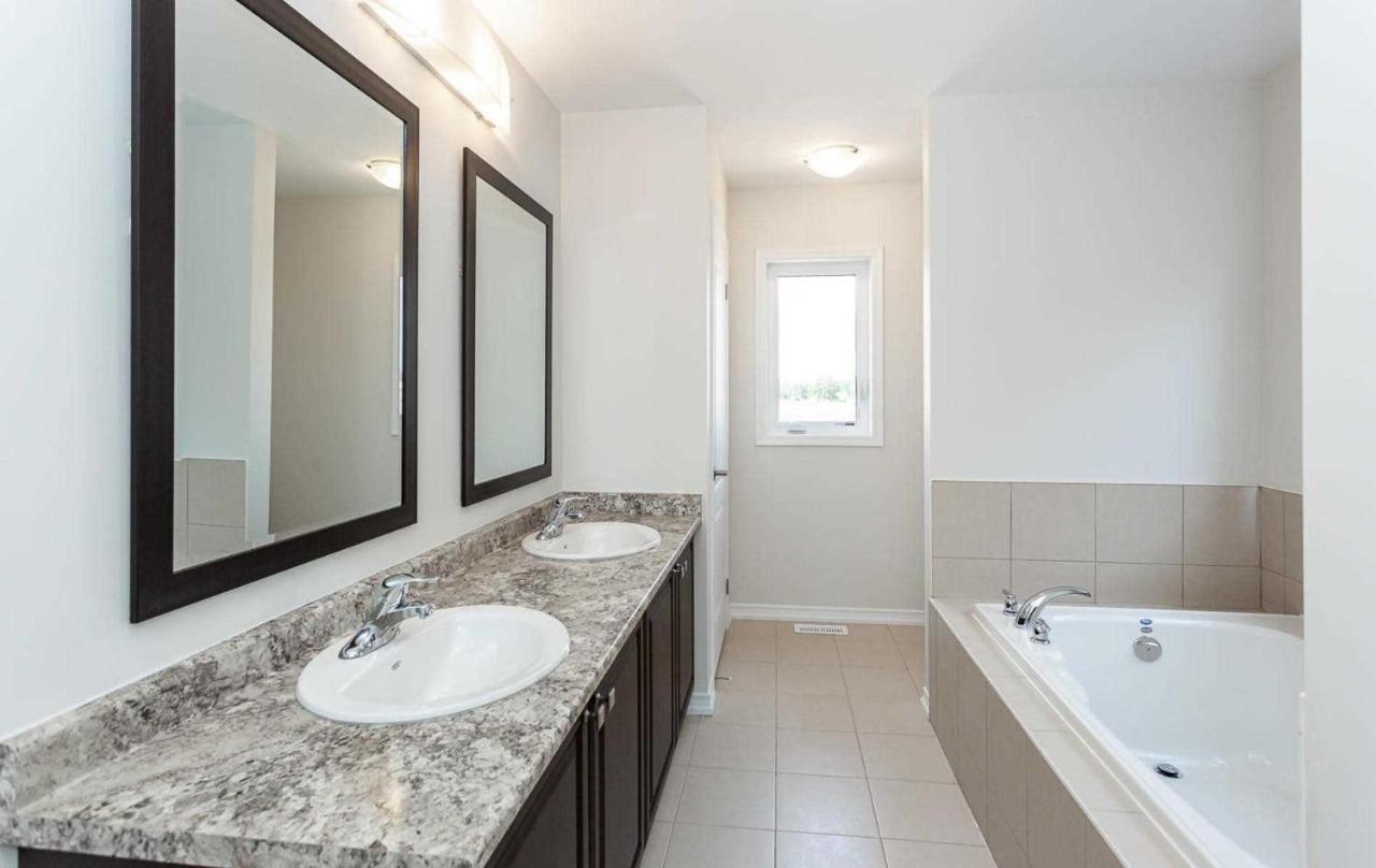 The Warm Welcome Suite Thorold Екстер'єр фото