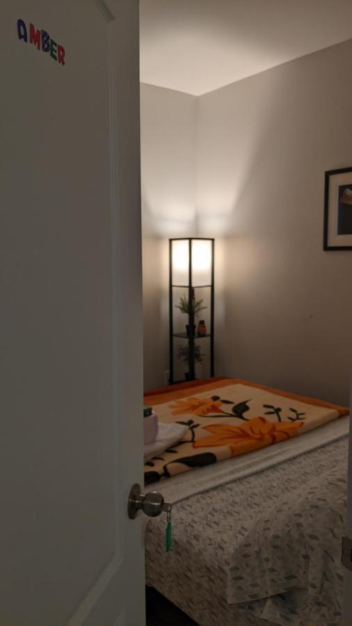 The Warm Welcome Suite Thorold Екстер'єр фото